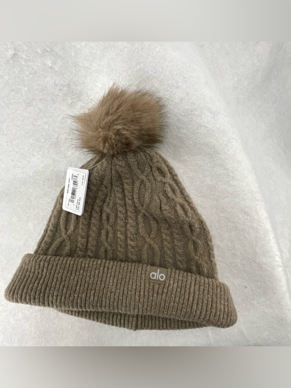 NWT Alo Cable Knit Winter Bliss Beanie Light Cocoa OS
